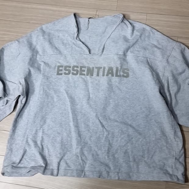 에센셜 ESSENTIALS 그레이 반팔 티셔츠(free)