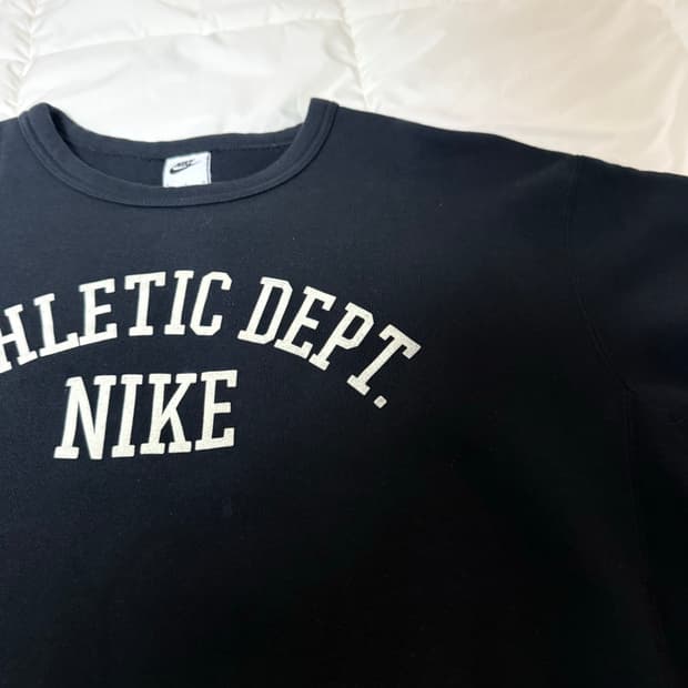 나이키 NSW 맨투맨