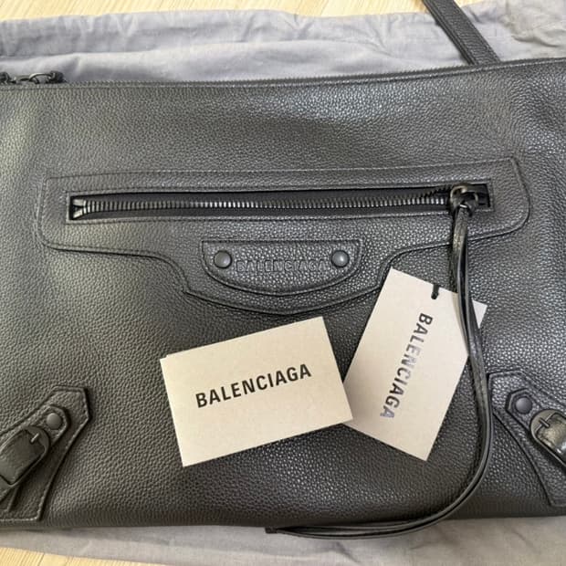 발렌시아가 클러치백