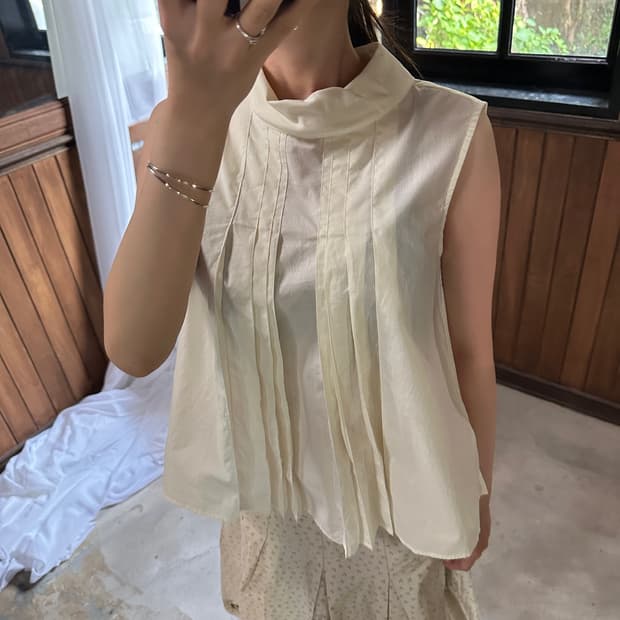 MARNI X UNIQLO sleeveless shirt