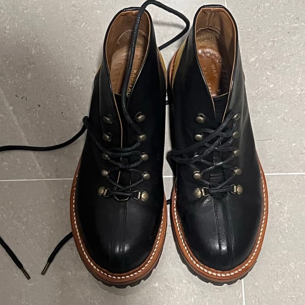 캐피탈 스마일 부츠