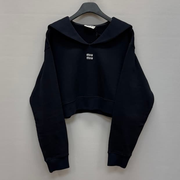 미우미우 로고 코튼 크롭 맨투맨 (크롭 오버핏 )