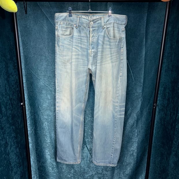 (36) 리바이스 533 테이퍼드 루즈핏 연청 데님 팬츠
