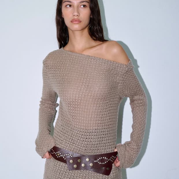 폴리수엠 크로쉐 원 숄더 니트