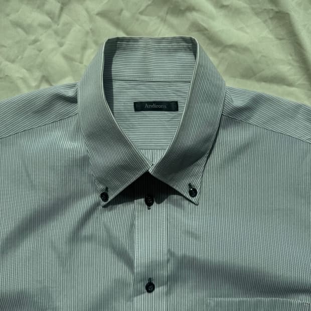 블랙버튼 스트라이프 셔츠