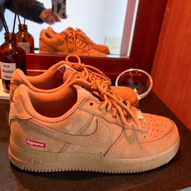 나이키 에어포스1 슈프림 된장 260 (전시용급)