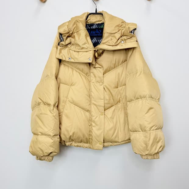 럭키슈에뜨 와이드카라 구스다운 숏패딩