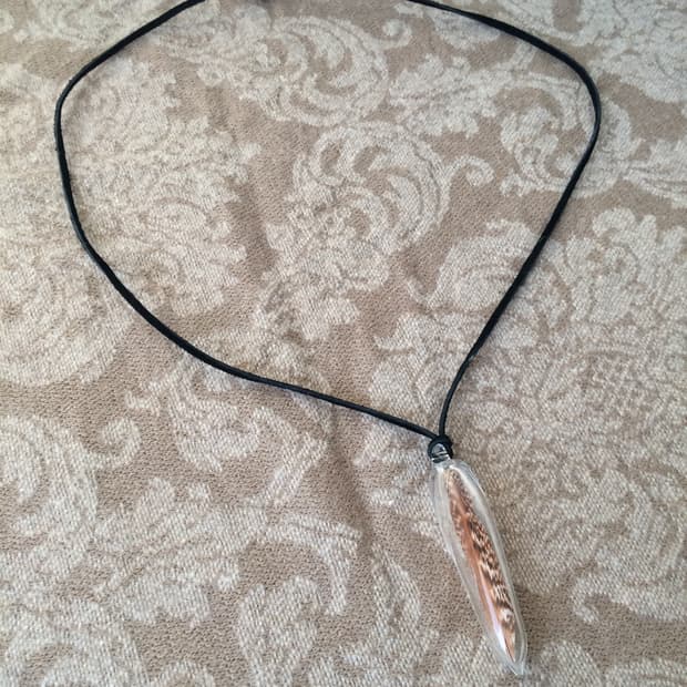 feather pendent necklace
