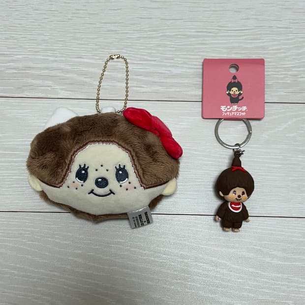 몬치치X키티 콜라보 거울 키링 + 몬치치짱 피규어 키링 일괄