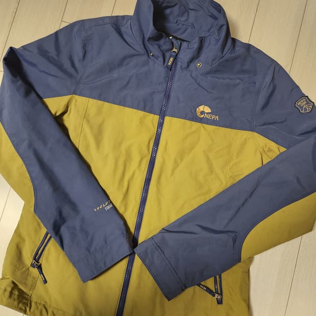 네파 여성 등산 방풍 바람막이 자켓 사이즈95 m

사진처럼 사용감 거의