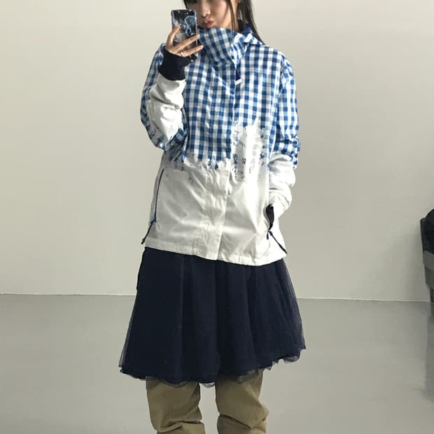 퓨마 화이트블루 체크 디테일 바람막이