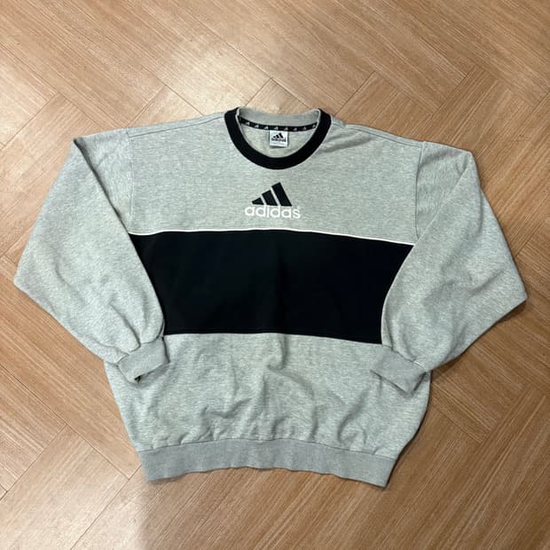 그레이 & 블랙 빈티지 아디다스 스웻셔츠