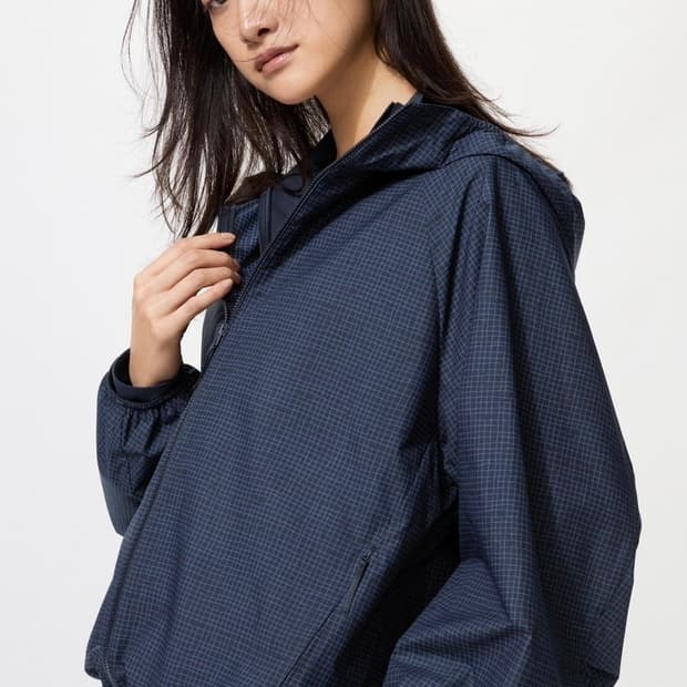 유니클로 포켓터블 UV 프로텍션 파카 블루 체크