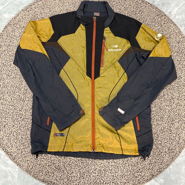 아이더 바람막이