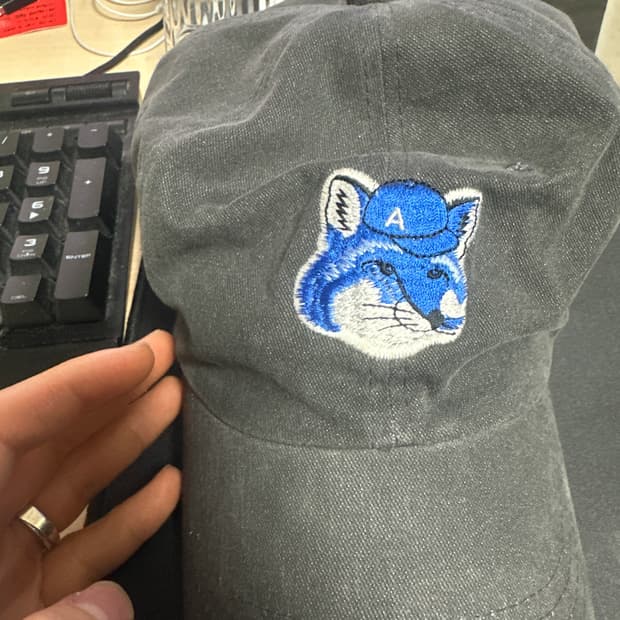 아더에러 메종키츠네 볼캡