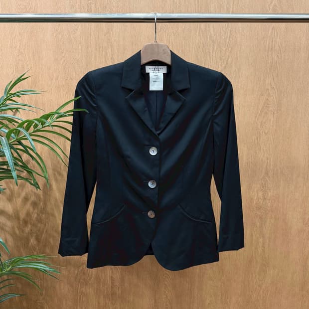 지방시 부티크 블레이저 자켓 싱글 브레스트 플리츠 슬릿 포켓 디테일 블랙