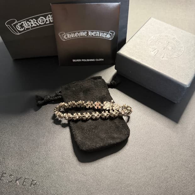 크롬하츠 타이니 플러스 링크 팔찌 판매합니다.