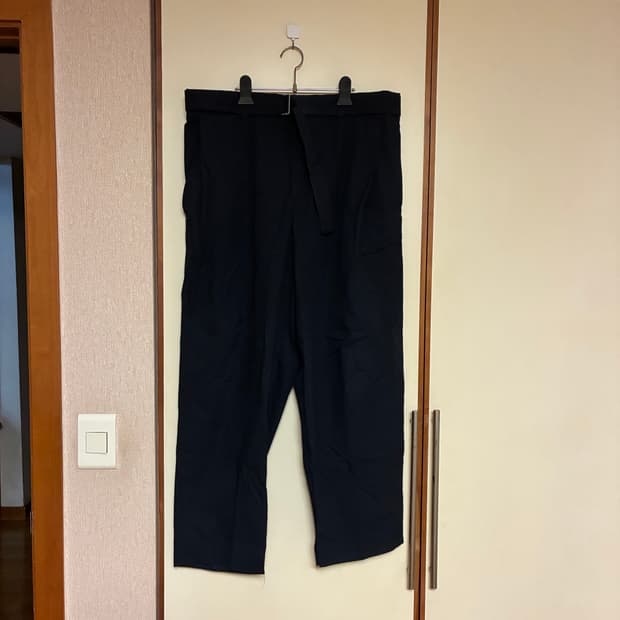 코스 벨티트 팬츠 네이비