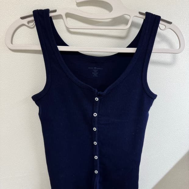 브랜디멜빌 네이비 나시 슬리브리스 brandy melville