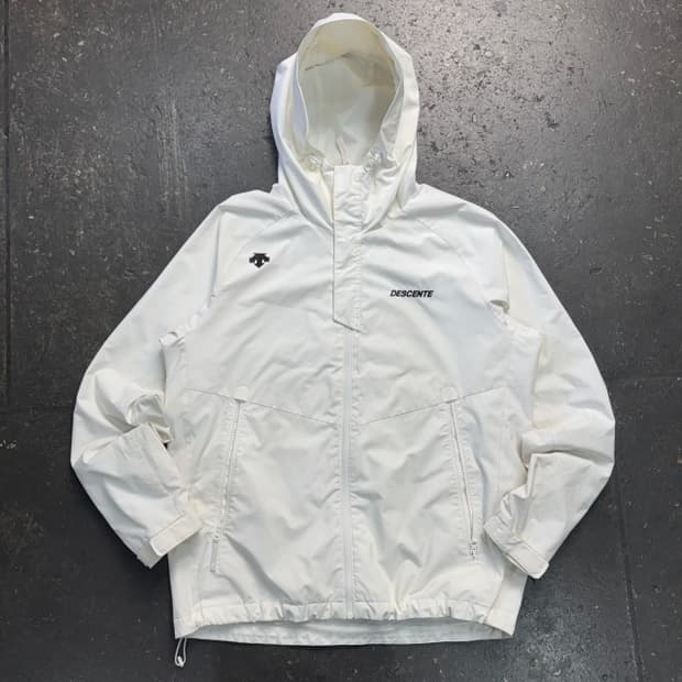 100 데상트 바람막이