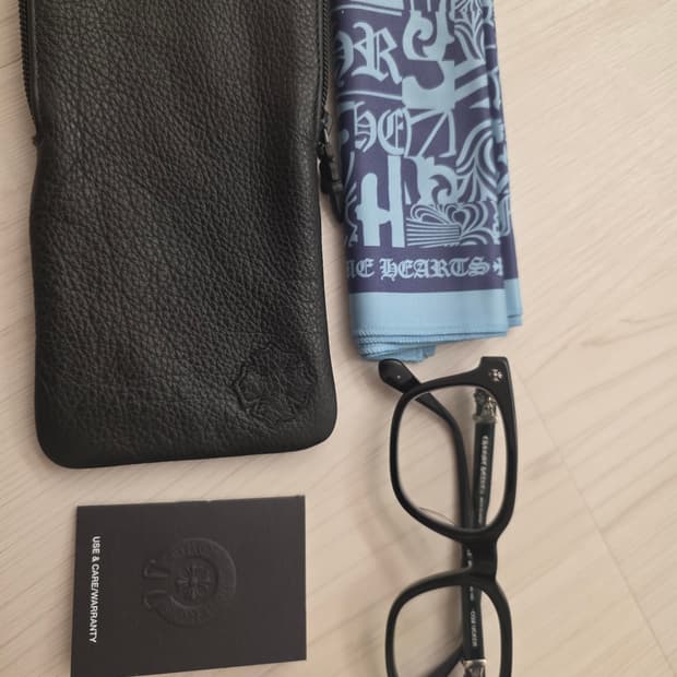 크롬하츠 콕스어커 블랙실버 25년 4월에 구매