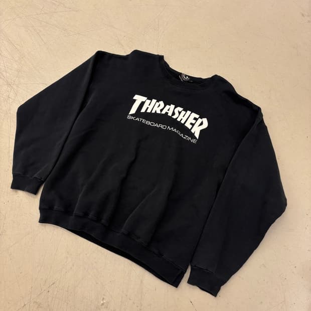 트레셔 빅로고 블랙 맨투맨