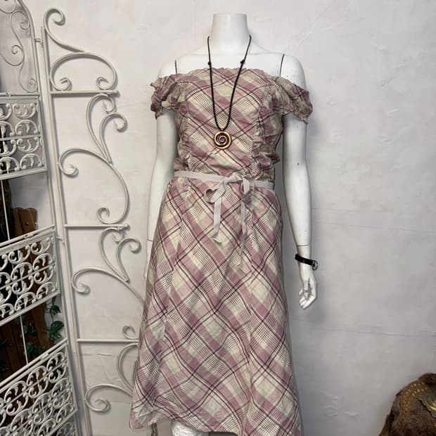 Mute pink check offshoulder shirring ops