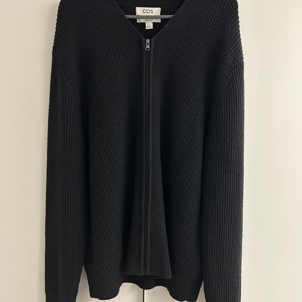 COS 코스 블랙 니트 브이넥 집업가디건 (미착용 새상품)