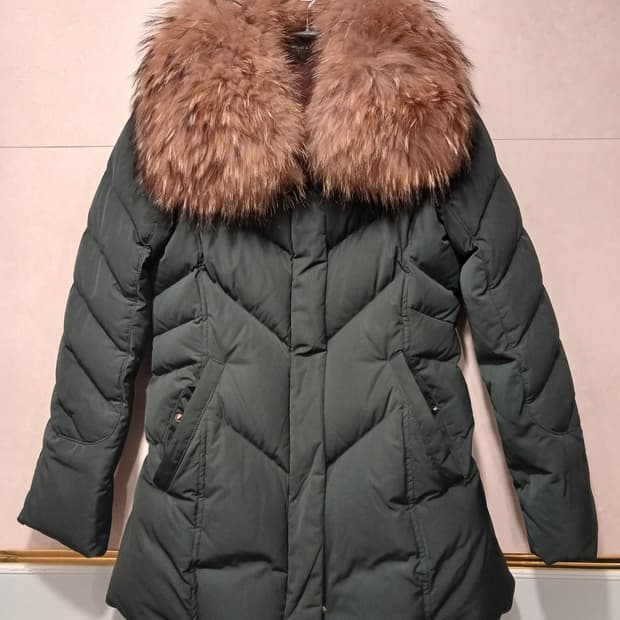 모조에스핀 정품 여성 락쿤털 100% 소재 패딩 85-91-164