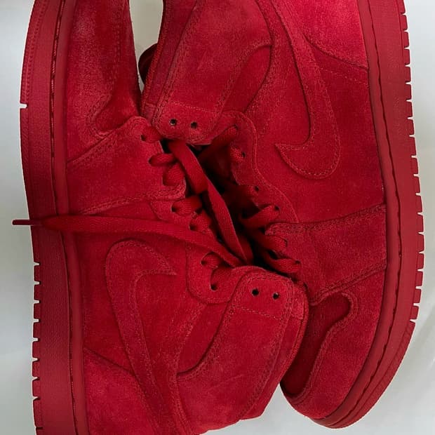 조던1 레트로 하이 레드 스웨이드