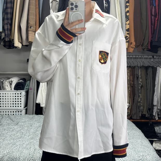 로맨틱크라운 화이트 셔츠