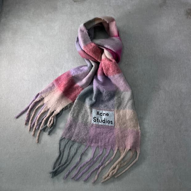 아크네스듀디오 모헤어 핑크 머플러