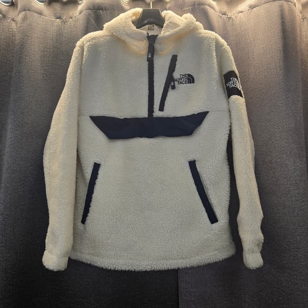 노스페이스 뽀글이 후리스 화이트랴벨아이보리