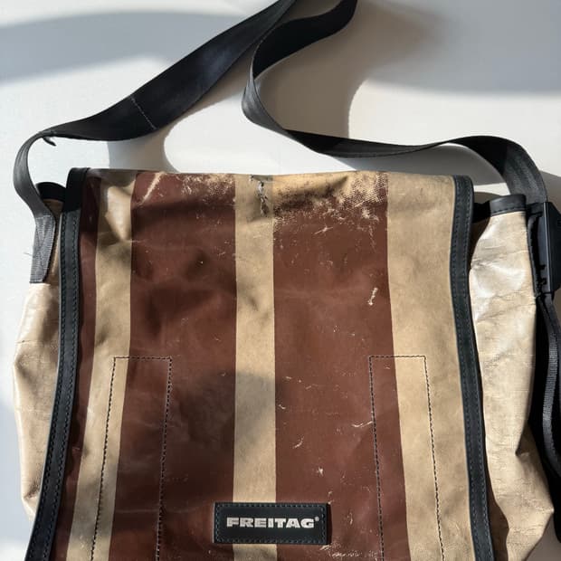 프라이탁 F12 드라그넷 초기모델 판매해요.