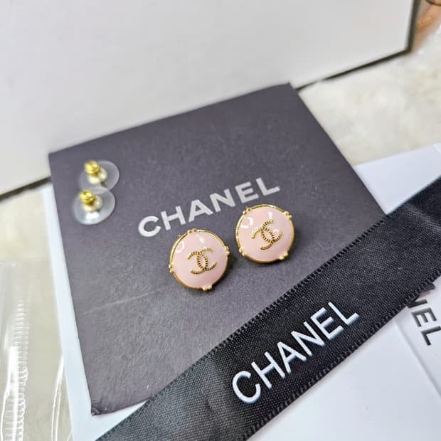 빈티지 샤넬 핑크 업사이클링 이어링