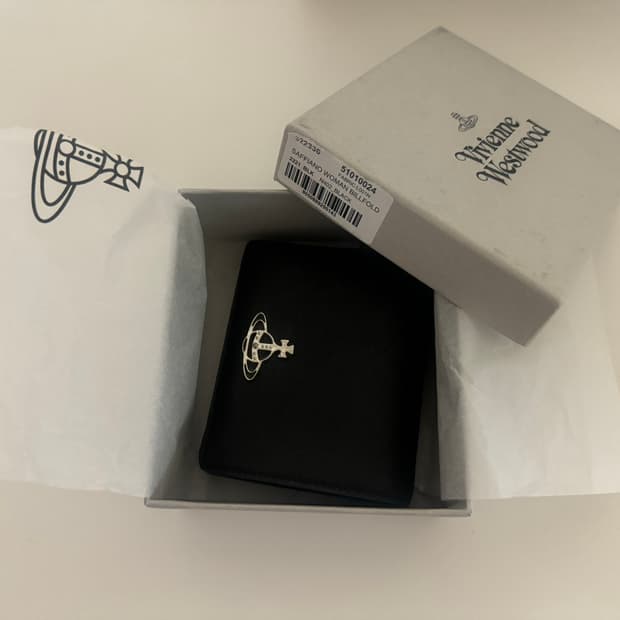 비비안웨스트우드 지갑