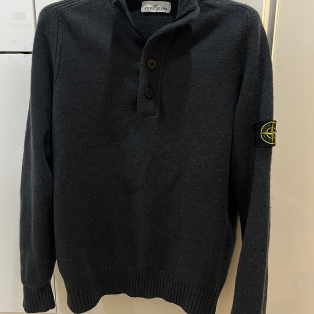 스톤아일랜드 차콜 반집업니트 L