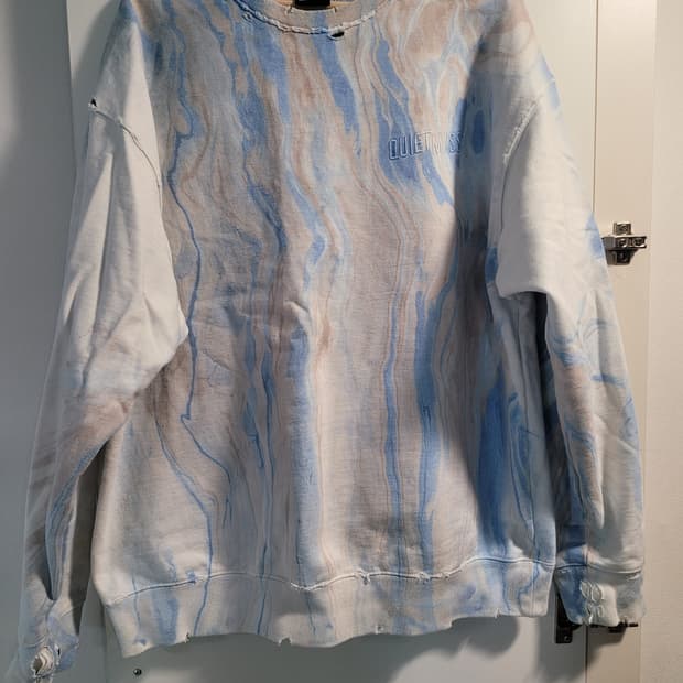 105 여유 콰이어트 매스(Quiet Mass) 디스트레스드 스웻셔츠 (