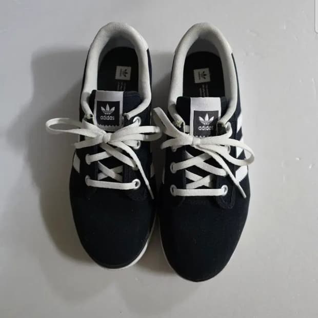 아디다스 블랙 스니커즈 운동화  사이즈 235  여자용