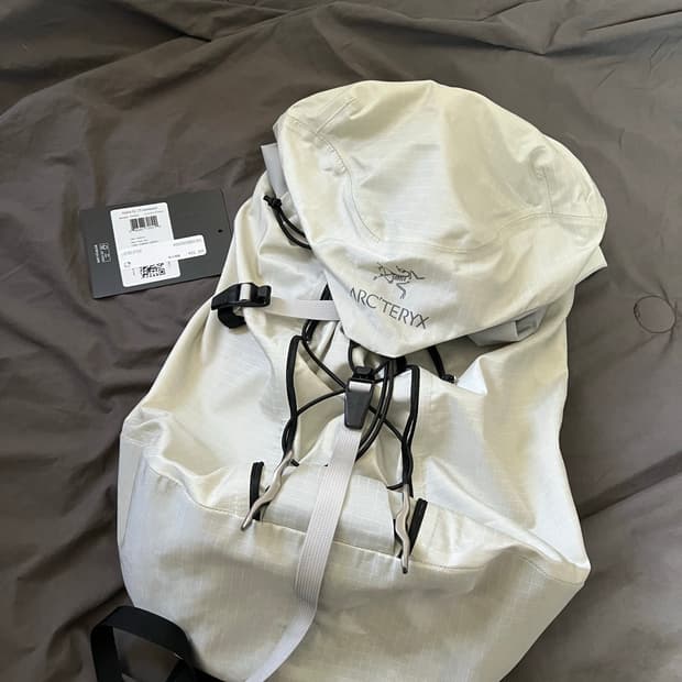 (유일매물) 아크테릭스 백팩 알파 SL 23L 화이트