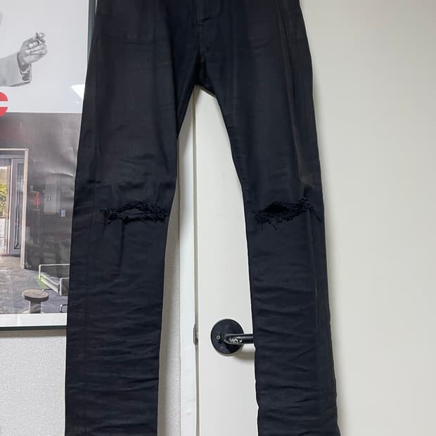 생로랑 블랙 코팅 디스트로이드 진