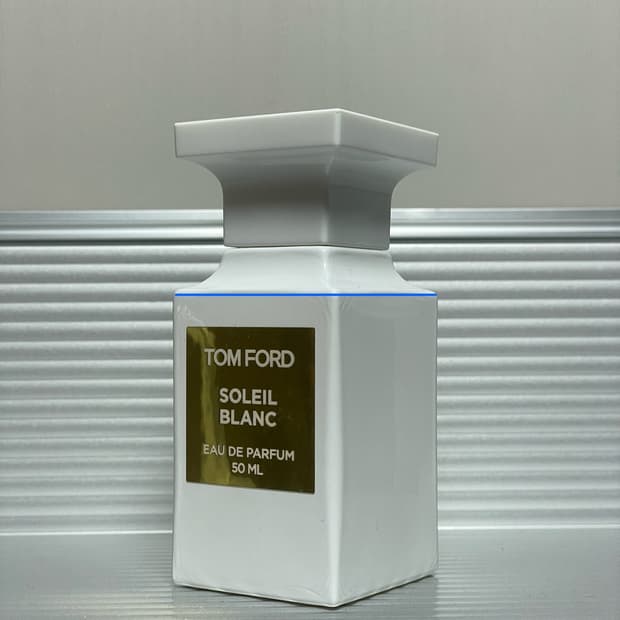 톰포드 솔레이블랑 오드퍼퓸 50ml 판매합니다.