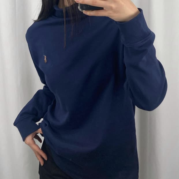 폴로 네이비 터틀넥