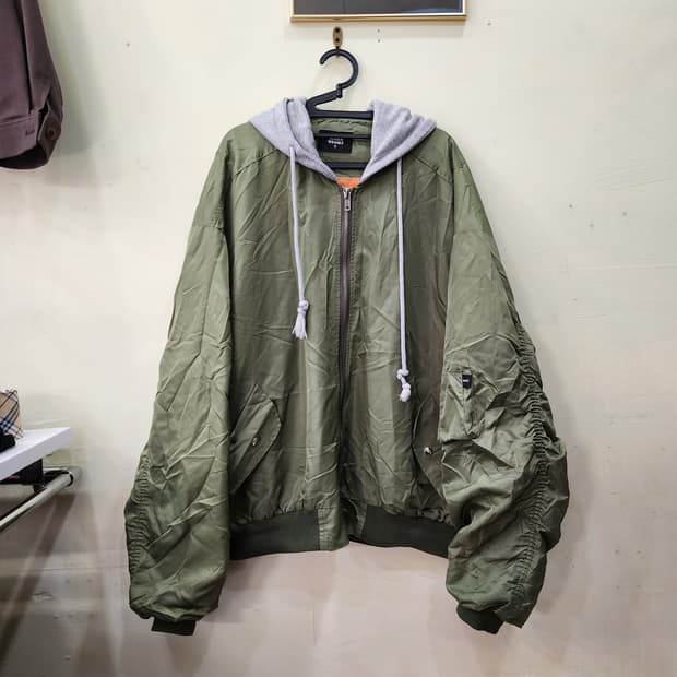 [FREE] 후드 레이어드 MA-1 점퍼 (올리브)