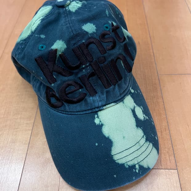 더 뮤지엄 비지터 캡 모자