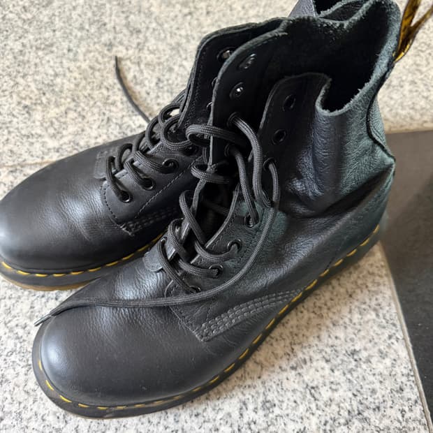 (250) 닥터마틴 1460 8홀 버지니아 블랙