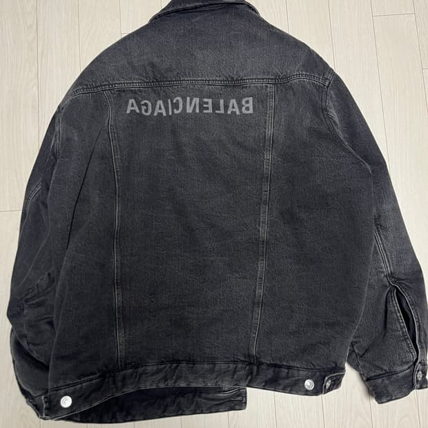 발렌시아가 미러로고 패디드데님자켓