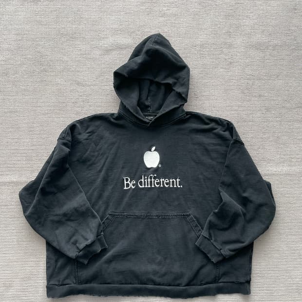 발렌시아가 be diffrent 애플 후드