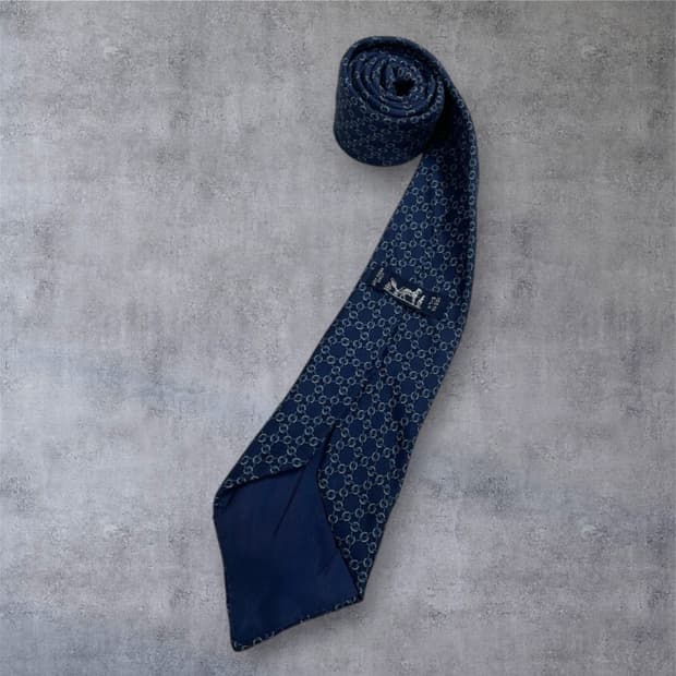 에르메스 Hermes 네이비 블루 체인 패턴 실크 넥타이