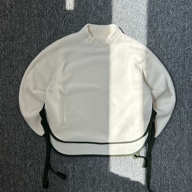 유니클로 화이트 마운티니어링 플리스 탑